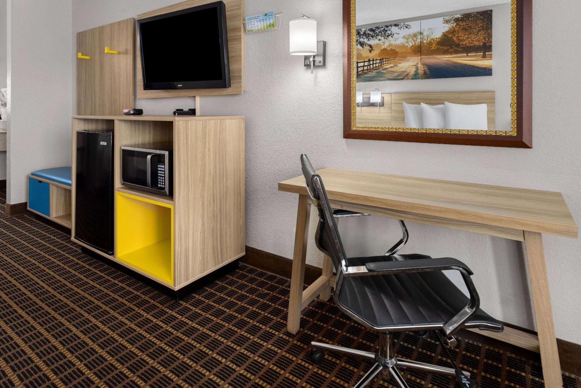 Days Inn By Wyndham Waycross Exterior foto